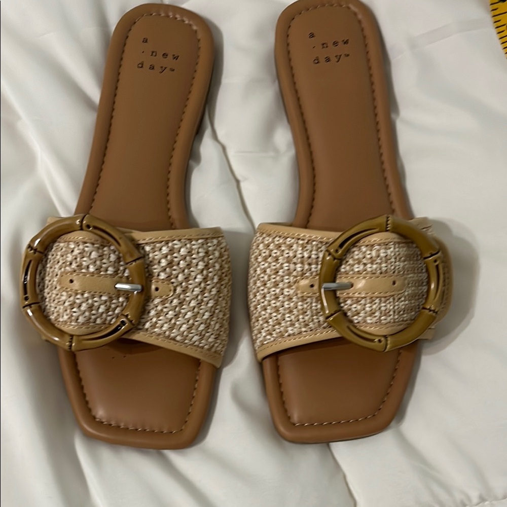Straw band sandals size 7